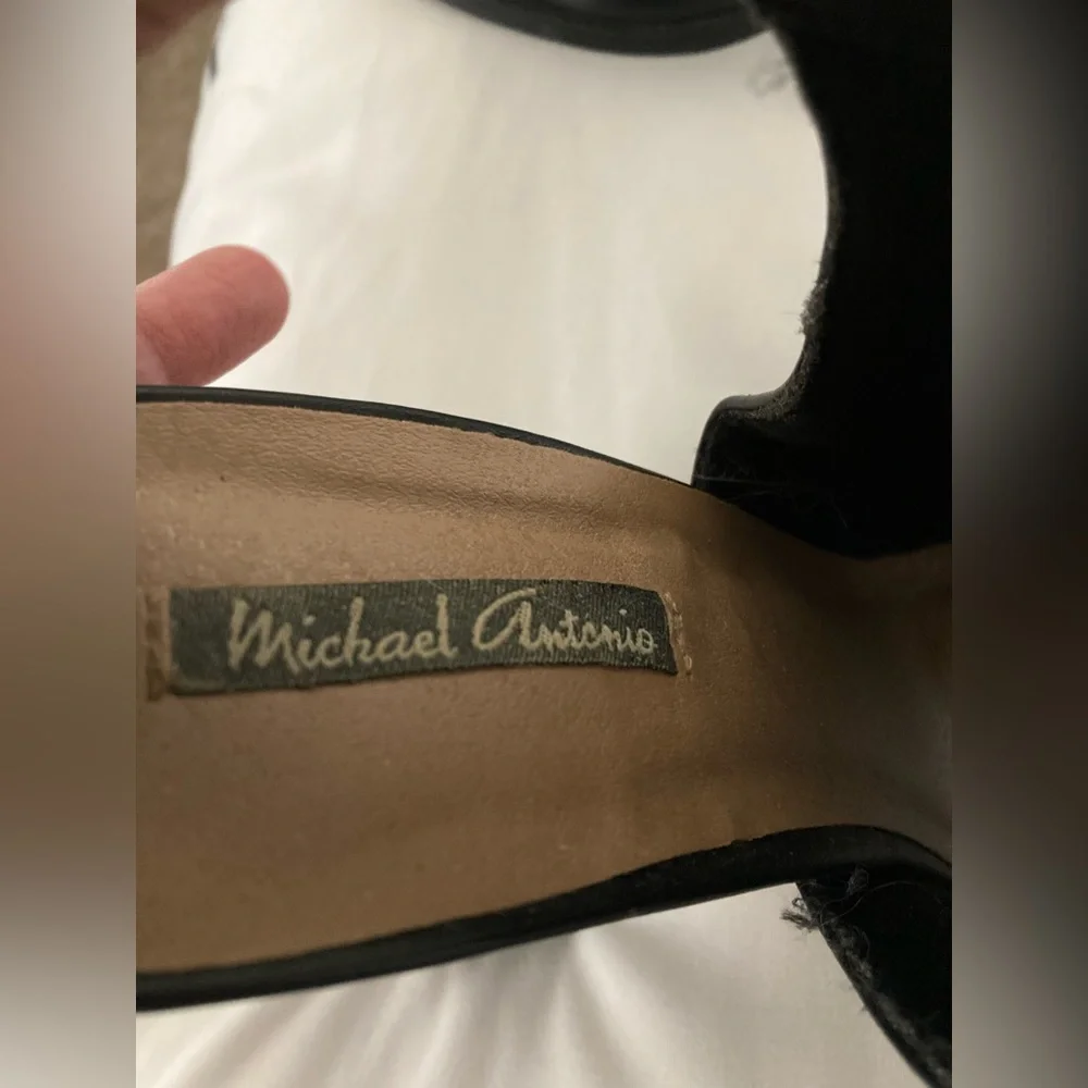 Michael Antonio size 9 heels great condition. Worn only a couple times. - Picture 4 of 6